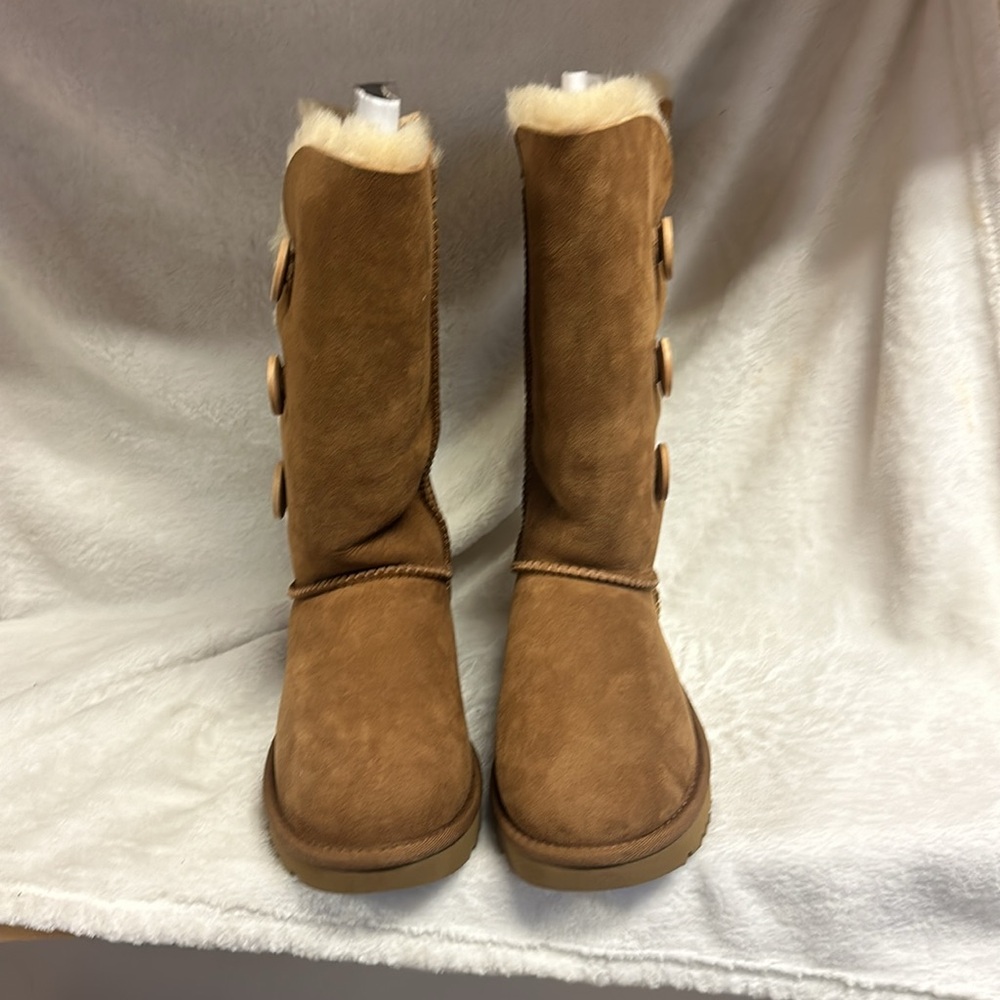 Ugg Bailey Button Triplett - Picture 9 of 13